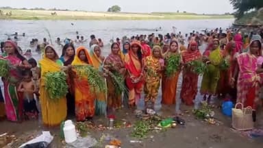 बछवारा: नाग पंचमी पर्व पर झमटिया गंगा धाम पर गंगा स्नान करने को लेकर उमड़ी श्रद्धालुओं की भीड़