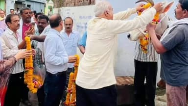 सागर नगर: महापौर सागर व नगर निगम आयुक्त ने पशुओं को डेयरी विस्थापन स्थल लेकर पहुंचने पर पशुपालकों का किया सम्मान