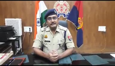 इटावा: चोरी व लूटपाट की घटना पर नियंत्रण को फल व्यापारियों के साथ एसपी सिटी ने की बैठक, दुकानोलाइट व सीसीटीबी कैमरे रखे दुरुस्त