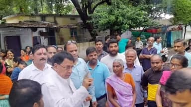 हुज़ूर: न्यू 98 क्वार्टर के पास बनी झुग्गियों और क्वार्टर को तोड़ने की सूचना मिलने पर तत्काल मौके पर विधायक पीसी शर्मा पहुंचे