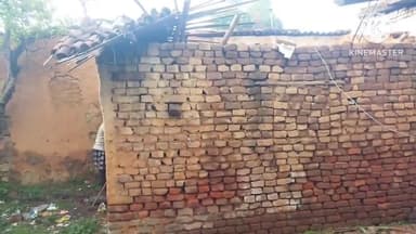 पतरातू: भुरकुंडा के हॉस्पिटल कॉलोनी में एक घर बारिश के कारण टूट कर गिर गया