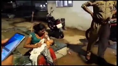 इटावा: बस स्टैंड पर खोए बच्चे को पुलिस ने ढूंढकर एक घंटे में मां से मिलाया, दी आर्थिक मदद