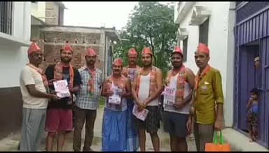 जलालगढ़: प्रखंड के बूथ संख्या142 तथा 143 मे सरकार के 9 साल के कल्याणकारी योजनाओं की जानकारी देते भाजपा कार्यकर्ता।