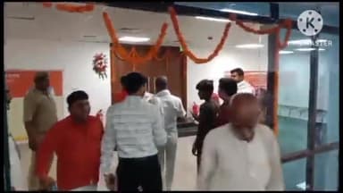 आज़मगढ़: हरिऔध कलाकेंद्र में कार्यक्रम में भीड़ न होने के चलते अटकी रही अधिकारियों की सांसे