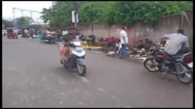 रायबरेली: रायबरेली डबल फाटक के पास खुलेआम संचालित हो रही है मीट की दुकानें, जिम्मेदारों को नहीं है खबर