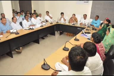 ग्वालियर गिर्द: निगम मुख्यालय के सभागार में मेयर ने पार्षदों के साथ की बैठक, दिए आवश्यक निर्देश