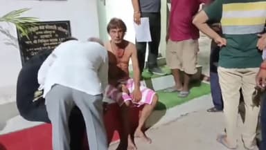 ललितपुर: करीमनगर में पुरानी रंजिश के चलते 1 परिवार के घर में घुसकर नामजद व्यक्तियों ने किया आत्मघाती हमला 3 घायल कोतवालीमेंशिकायत