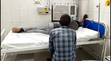 इटावा: देशरमऊ गाँव मे पारिवारिक विवाद के चलते युवक ने किया विषाक्त पदार्थ का सेवन,जिला अस्पताल में भर्ती इलाज जारी