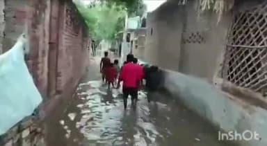 कन्नौज: ग्राम प्रधान व सचिव की लापरवाही से लगातार हो रही बारिश से फरकापुर गांव बना तालाब, लोगों को हो रही परेशानी