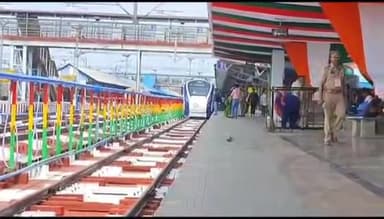 गोरखपुर: आज गोरखपुर रेलवे स्टेशन से वंदे भारत एक्सप्रेस ट्रेन को पीएम मोदी दिखाएंगे हरी झंडी, तैयारियां पूरी