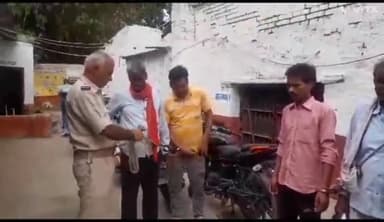 गोपालगंज: उत्पाद पुलिस ने भागीपट्टी से शराब के साथ गिरफ्तार चार तस्करों को पूछताछ के बाद न्यायिक हिरासत में भेजा जेल