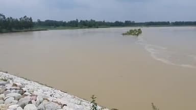 रामपुर: ग्राम लालपुर स्थित कोसी नदी में उत्तराखंड से छोड़े गए पानी के कारण जलस्तर बढ़ा, दर्जनों गाँवों में मंडराया बाढ़ का खतरा