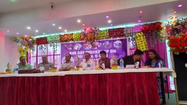 बेगूसराय: नियमित टीकाकरण की ऑनलाइन रिपोर्टिंग को लेकर कैप्शन होटल के सभागार में आयोजित कार्यशाला का डीएम ने किया उद्घाटन