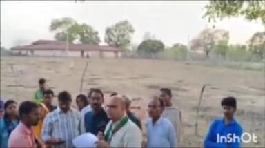 सिंगरौली: ग्राम पंचायत पोड़ी में कांग्रेस कार्यकर्ताओं के द्वारा सैकड़ों महिलाओं का भराया गया नारी सम्मान योजना का फार्म