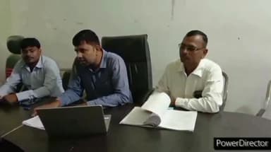 कलुआही: प्रखंड टीपीसी भवन में प्रखंड कल्याण पदाधिकारी ने अनुसूचित जाति के बच्चों को नामांकन को लेकर विकास मित्रों के साथ की बैठक