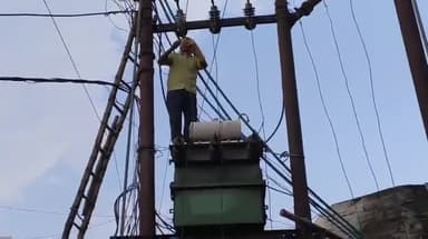 आज़मगढ़: खत्री टोला में 3 दिनों से लगातार अंधाधुंध बिजली कटौती से जनता परेशान, फाल्ट सही करने के बाद भी नहीं सही हुई व्यवस्था