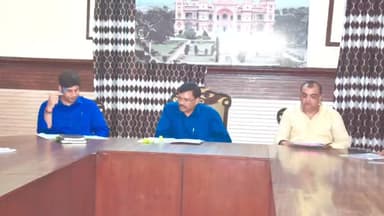 रामपुर: रजा लाइब्रेरी में रामपुर महोत्सव को लेकर विधायक आकाश सक्सेना और जिलाधिकारी रविंद्र कुमार मांदड़ ने की बैठक