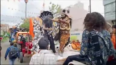 इंदौर: विजय नगर पहुँची कावड़ यात्रा का भव्य स्वागत, कावड़ यात्रा में उमड़ा आस्था का सैलाब।