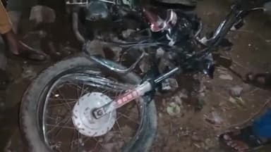 कानपुर: हंसपुरम में तेज रफ्तार डंपर ने बाइक सवार को पीछे से मारी टक्कर, हादसे में बाइक सवार को आई मामूली चोटें