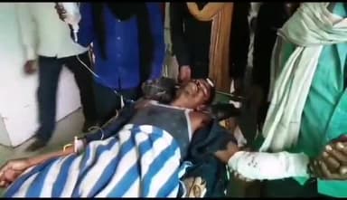 टीकमगढ़: मजना गांव में सड़क हादसे में एक व्यक्ति गंभीर रूप से हुआ घायल, जिला अस्पताल में उपचार जारी