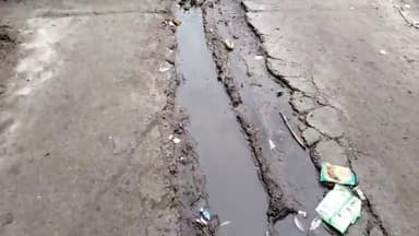 ग्राम  महंद खास  पोस्ट पूरनपुर पीलीभीत मे पानी की टंकी की पाइप लाइन के  बिछाये जाने के बाद l उन गड्ढों कीगई खानापूर्ति