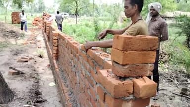 रायबरेली: सरायं मुगला-दाह संस्कार स्थल के निर्माण में घटिया सामग्री उपयोग में लाए जाने का ग्रामीणों ने किया विरोध