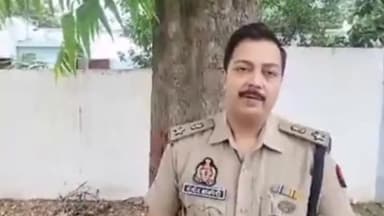 शाहजहांपुर: जलालाबाद के नगरपालिकाकर्मी द्वारा अश्लीलता फैलाने के आरोप  मे अभियोग पंजीकृत किये जाने के सम्बन्ध मे 
SPRA संजीव बाजपेई