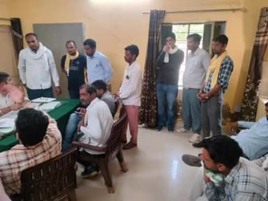 करणपुर: केसरीसिंहपुर में विभिन्न मांगों को लेकर राजस्थान विद्युत तकनीकी कर्मचारी एसोसिएशन ने सहायक अभियंता को सौंपा ज्ञापन