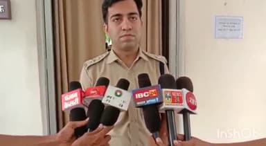 टीकमगढ़: पुलिस अधीक्षक रोहित ने कहा- बड़ागांव खुर्द गांव में अवैध शराब बिक्री पर होगी कार्रवाई