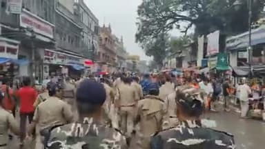 कप्तान ने संभाला मोर्चा -पुलिस फ़ोर्स  के साथ पैदल भ्रमण पर निकले #हरिद्वारपुलिस #sspharidwar #sspajaysingh