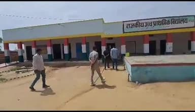 रावला: आगामी चुनाव को लेकर तहसीलदार ने रावला के विभिन्न सरकारी विद्यालयों का किया निरीक्षण, बीएलओ को दी समझाइश