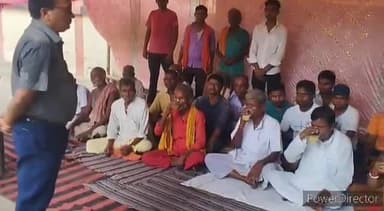 कहरा: स्टेडियम में 4 दिन से सार्वजनिक छठ पोखर संघर्ष समिति का चल रहा अनशन सीओ लक्ष्मण प्रसाद lके आश्वासन पर हुआ समाप्त