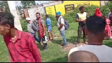 कटकमदाग: हाथामेढ़ी के समीप स्कूटी और बाइक की टक्कर में स्कूटी सवार युवक गंभीर रूप से हुआ घायल, पुलिस ने अस्पताल में कराया भर्ती