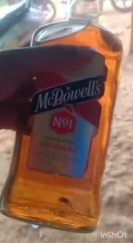 बतौली: बतौली शराब दुकान में शराब की बोतल के अंदर कीड़ा मिलने का मामला ,मामला सुर्खियों में