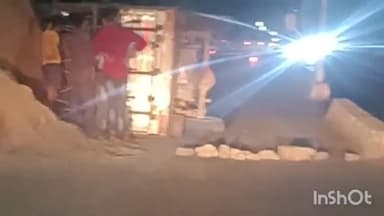 सिंगरौली: बिलौंजी में तेज रफ्तार पिकअप वाहन अनियंत्रित होकर पलटा, बाल-बाल बचा चालक