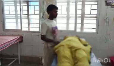 शेखपुरा: अकौना में कुछ दिन पहले करंट की चपेट में आने से एक महिला की मौत के बाद पीड़ित परिजनों ने जिला प्रशासन की मुआवजे की मांग