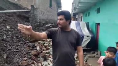 #डग : बारिश के चलते मंदिर की दीवार टूटी मलबे में दबी बाइक। नहीं हुई कोई जनहानि।