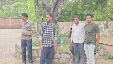 झांसी: दिनारा के डामरोनकला में खेत पर गए किसान को सांप ने काटा, उपचार के दौरान झांसी मेडिकल कॉलेज में हुई मौत