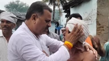 कुरवाई: कार्यकर्ताओं के साथ जालोरी में पीड़ित परिवार से मिले पूर्व विधायक वीर सिंह पवार, मदद का दिया आश्वासन