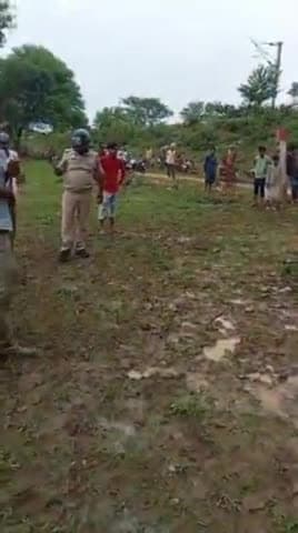 ललितपुर: विरारी में हाईटेंशन 11000 विद्युत का तार टूटकर गिरने से किसान की दो भैंसों की हुई मौत