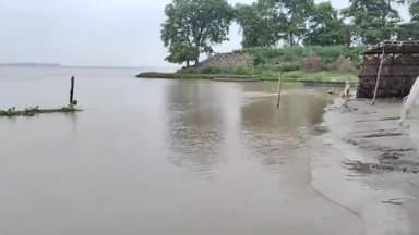 धनौरा: पहाड़ी इलाकों में हो रही बारिश के कारण गजरौला तिगरी गंगा धाम का बढ़ा जलस्तर, पुरोहित व ग्रामीण परेशान