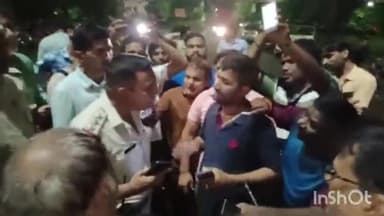 लाडपुरा: अल सुबह अघोषितबिजली कटौतीके विरोधमें स्थानीय लोगोंने श्रीनाथपुरम स्थित बिजली कंपनी कार्यालयपर किया प्रदर्शन, जताया विरोध