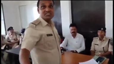 बेन: अकौना पंचायत भवन पहुंचे 57 ट्रेनी डीएसपी, मुखिया अभय सिंह से मुलाकात कर पंचायत के बारे में जाना