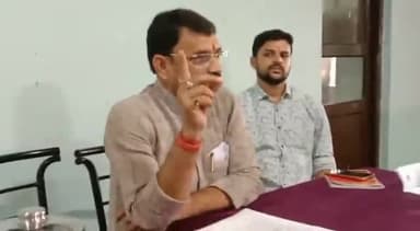 सागर नगर: BJP के किसान मोर्चा से निष्कासित राजकुमार ने सिविल लाइन स्थित एक रेस्टोरेंट में की पत्रकार वार्ता, मंत्री पर लगाए आरोप