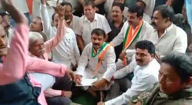 सागर नगर: कांग्रेस ने एसपी ऑफिस में धरना देकर एसपी को सौपा ज्ञापन,वायरल वीडियो के आरोपियों के खिलाफ कठोर कार्यवाही की उठाई मांग,दर