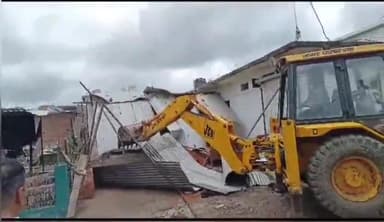 पचोर: पचोर के व्यापारी का अपहरण हत्या के दो आरोपियों के आशियानों पर चला प्रशासन का बुल्डोजर आशियाने किए जमींदोज हुआ विरोध