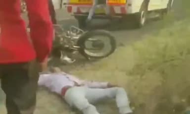 सिंगरौली: खुटार मुख्य मार्ग पर दो तेज रफ्तार परिवहन करते बाइक सवार अचानक अनियंत्रित होकर गिरे, हुए घायल