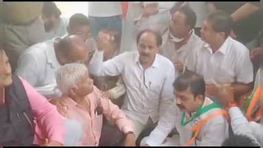 सागर नगर: जिले के कांग्रेस कार्यकर्ताओं ने एसपी कार्यालय के बाहर की नारेबाजी, एसपी को सौंपा