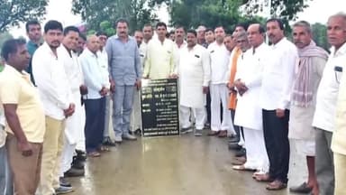 बड़नगर: कांग्रेस विधायक मुरली मोरवाल ने खसरोद खुर्द से सातवां मिल कलोली सड़क मार्ग का किया लोकार्पण