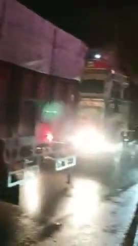 कानपुर: कल्याणपुर क्षेत्र के अंतर्गत पनकी रोड क्रॉसिंग के पास एक ट्रक ने मारी कार को टक्कर
लगा भीषण जाम